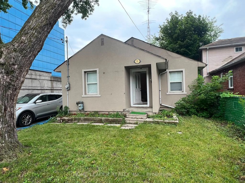 21 Franklin Avenue, Toronto C07