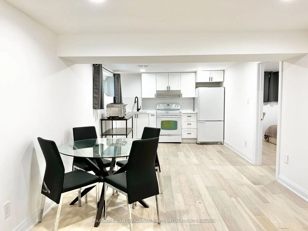 2 Pannahill Road Room 2, Toronto C06