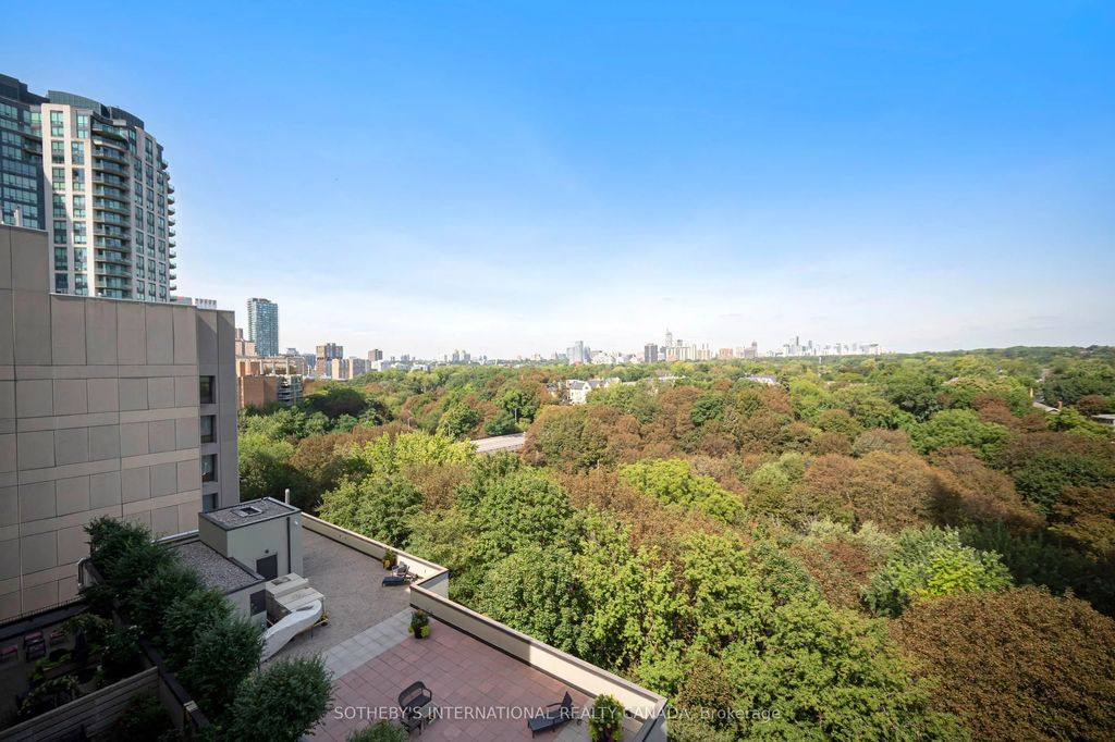 360 Bloor Street E 904, Toronto C09
