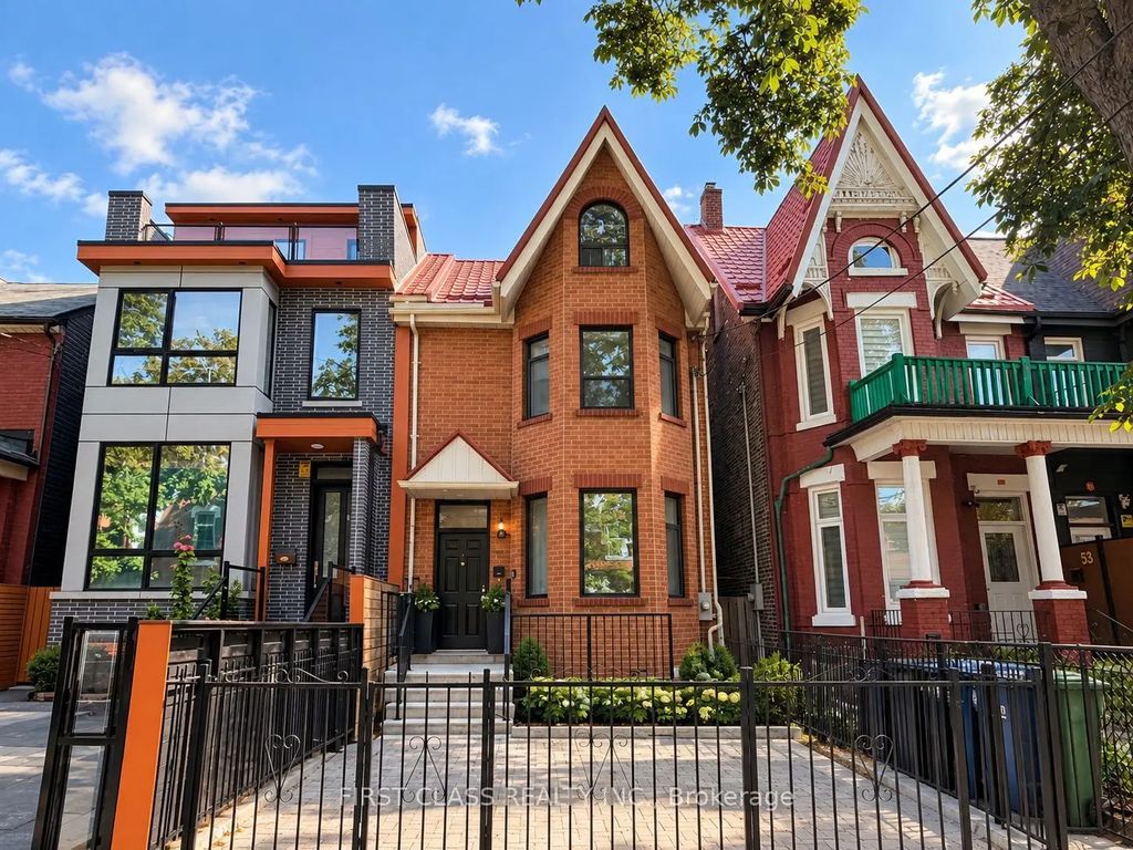55 Huron Street Lower, Toronto C01