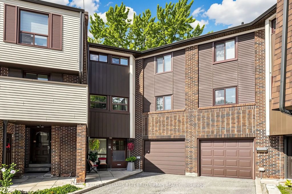 10 Turret Hillway Way, Toronto C15