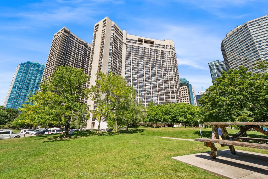 33 Harbour Square #411, Toronto C01