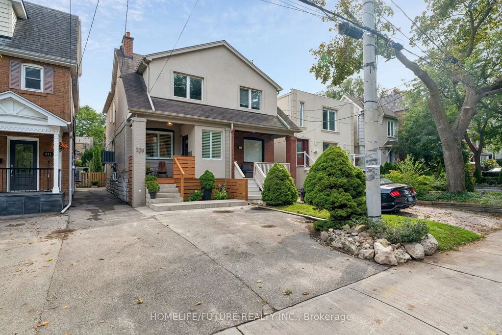 239 Broadway Avenue, Toronto C10