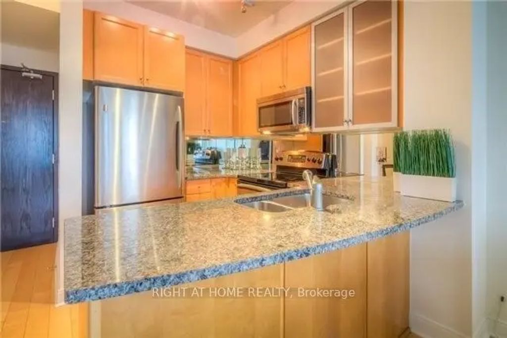 18 Yorkville Avenue 1406, Toronto C02