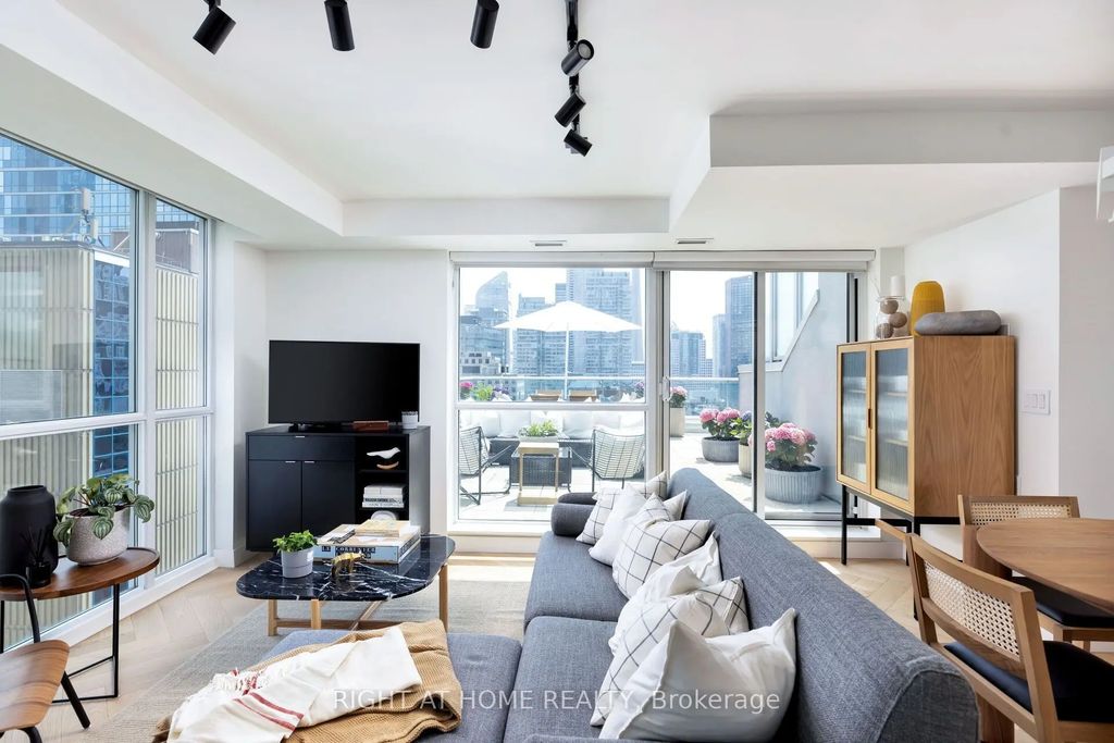 96 St Patrick Street Ph8, Toronto C01
