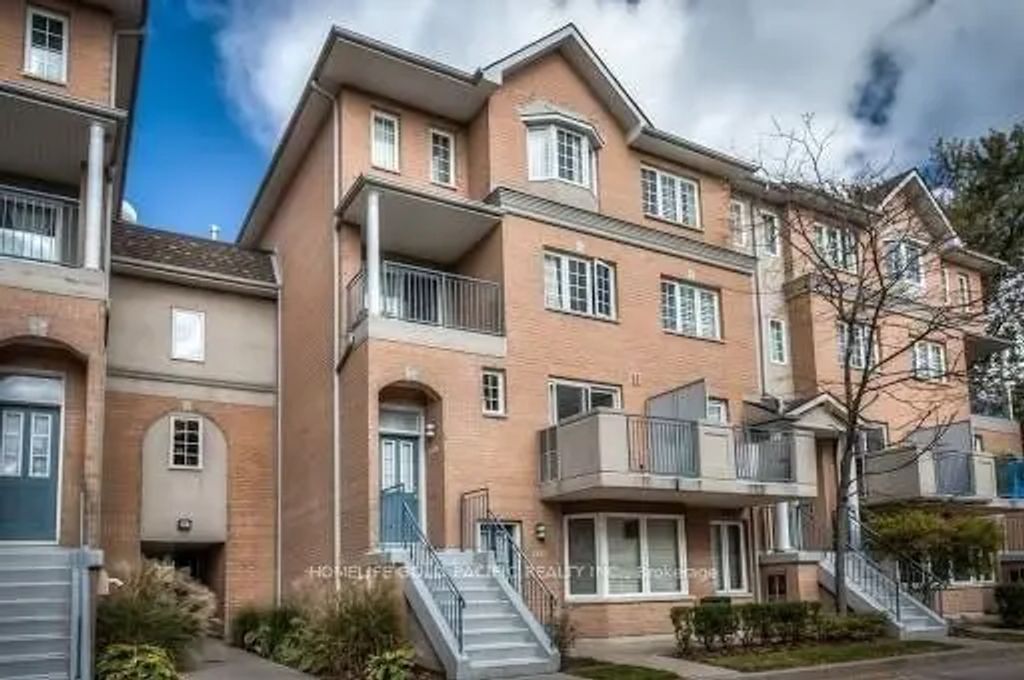 28 Sommerset Way 1116, Toronto C14