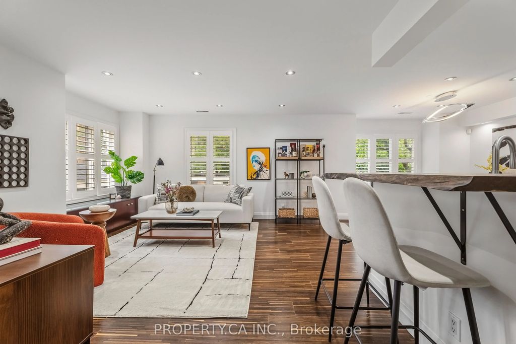 208 Niagara Street Th2, Toronto C01