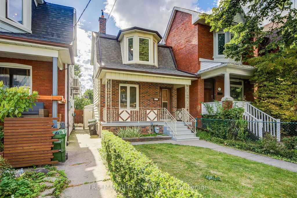 912 Manning Avenue, Toronto C02