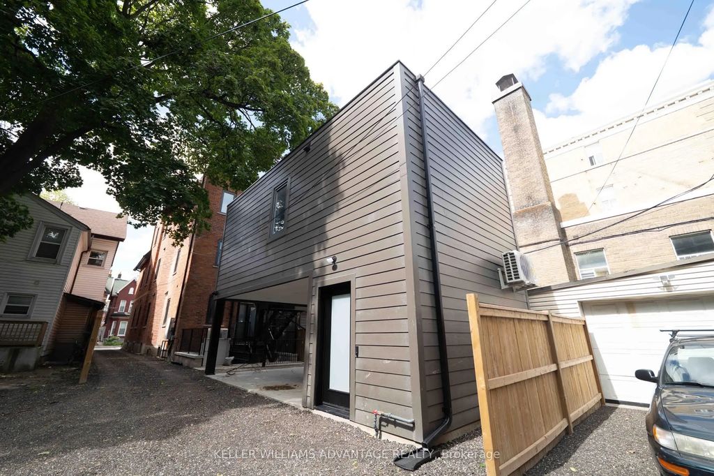 23 Ross Street Laneway Apartment, Toronto C01