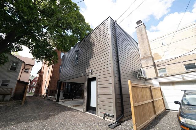 23 Ross Street Laneway Apartment, Toronto C01