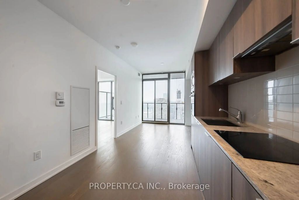 11 Wellesley Street 5209, Toronto C01