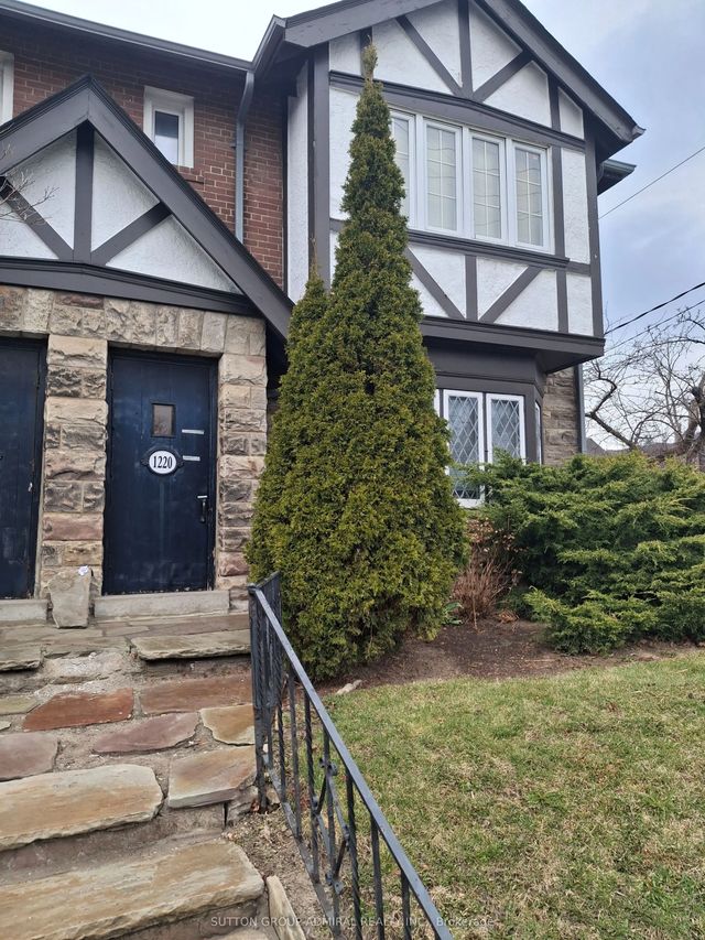 1220 Avenue Road 1, Toronto C04