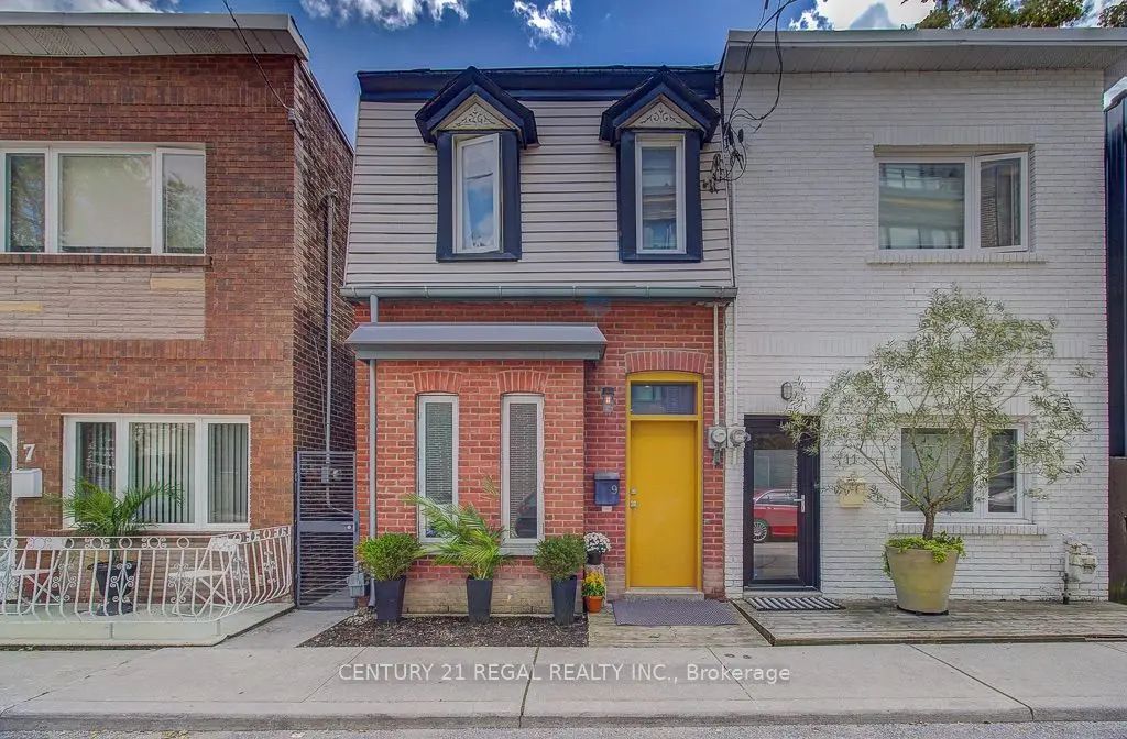 9 Rebecca Street, Toronto C01