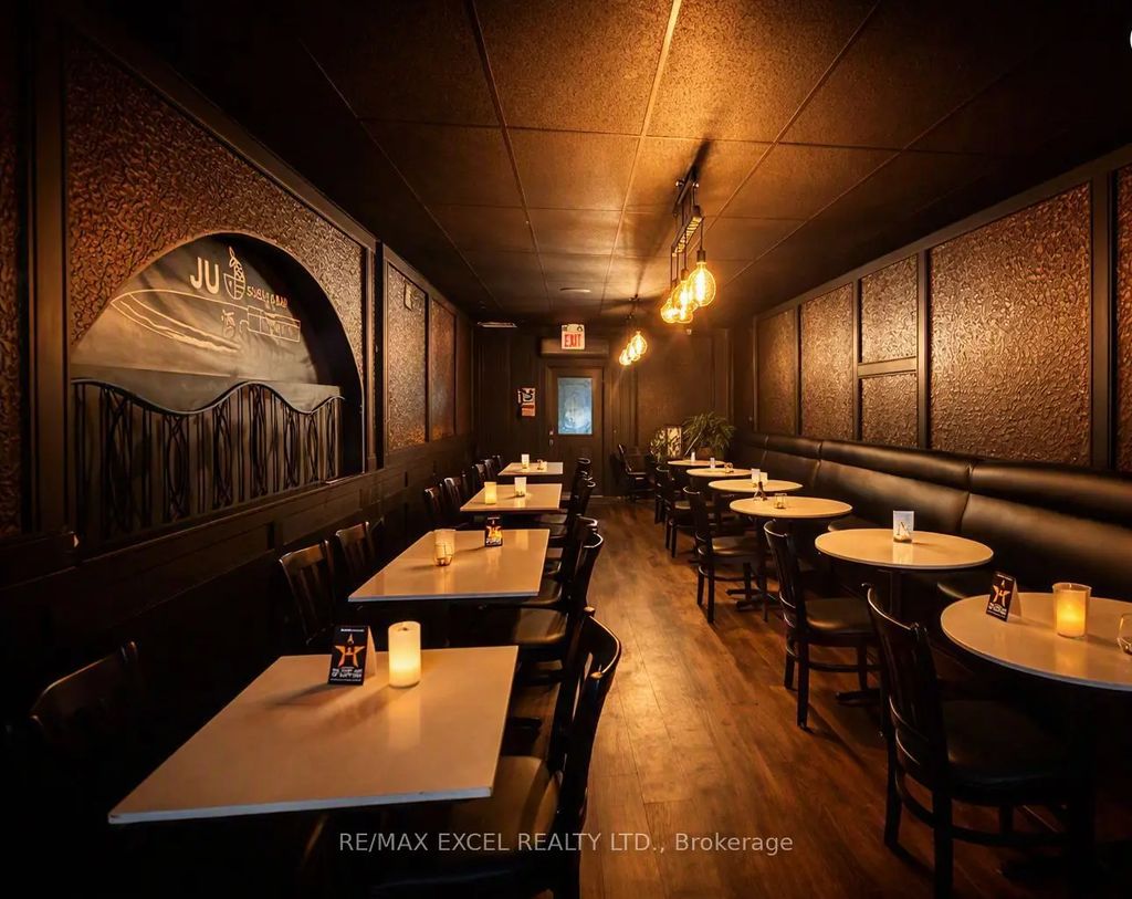 383 Dundas Street E, Toronto C08