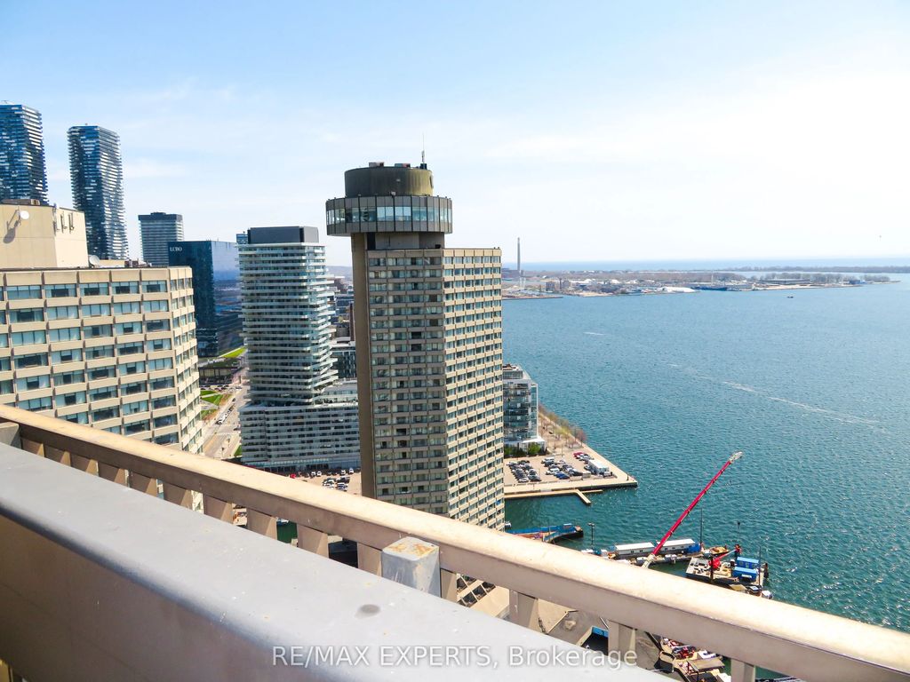 33 Harbour Square 2233, Toronto C01