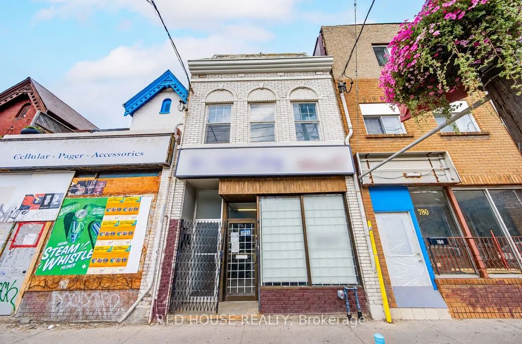 782 Dundas Street W, Toronto C01