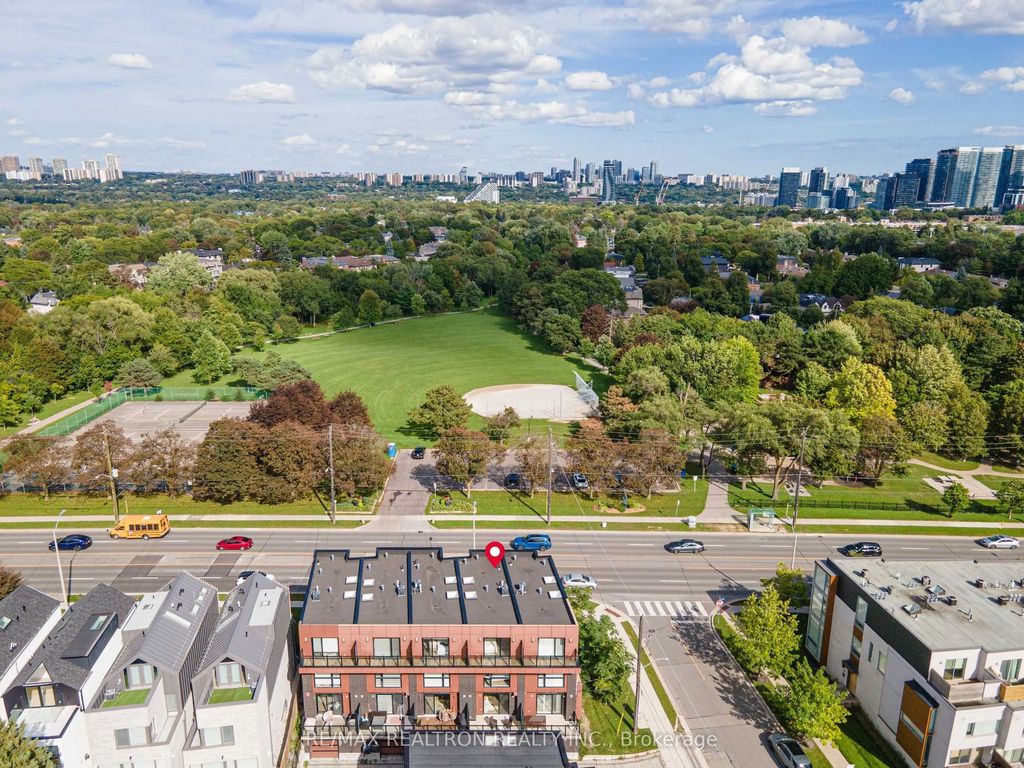 2962b Bayview Avenue, Toronto C14