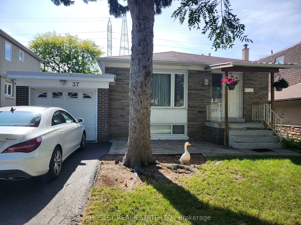 37 Summerside Crescent Main, Toronto C15