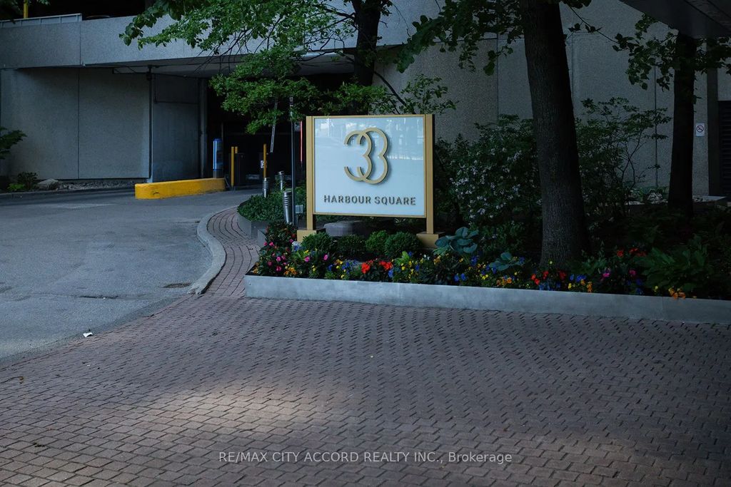 33 Harbour Square 2018, Toronto C01