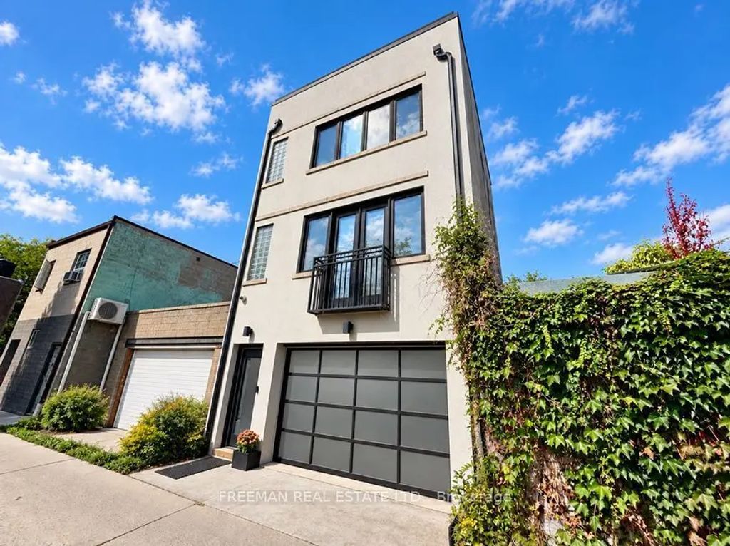 1239 Bloor Street W Laneway, Toronto C01