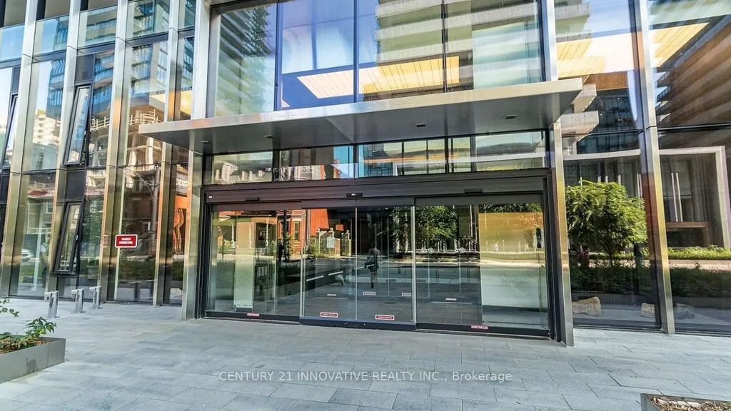 55 Charles Street E 806, Toronto C08