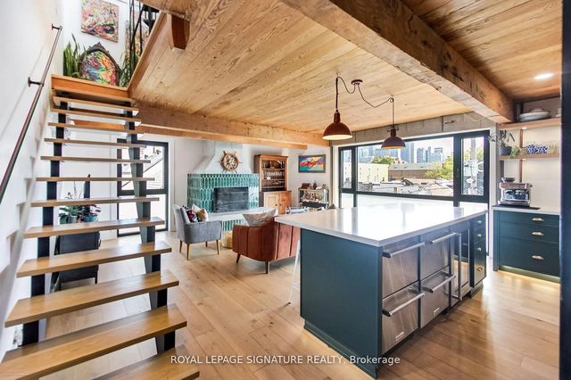 6 Littlehayes Lane, Toronto C01