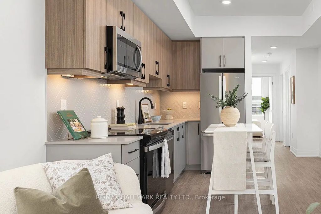 15 Brenthall Avenue W 2, Toronto C13