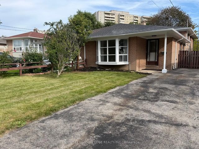 219 Lynedock Crescent, Toronto C13