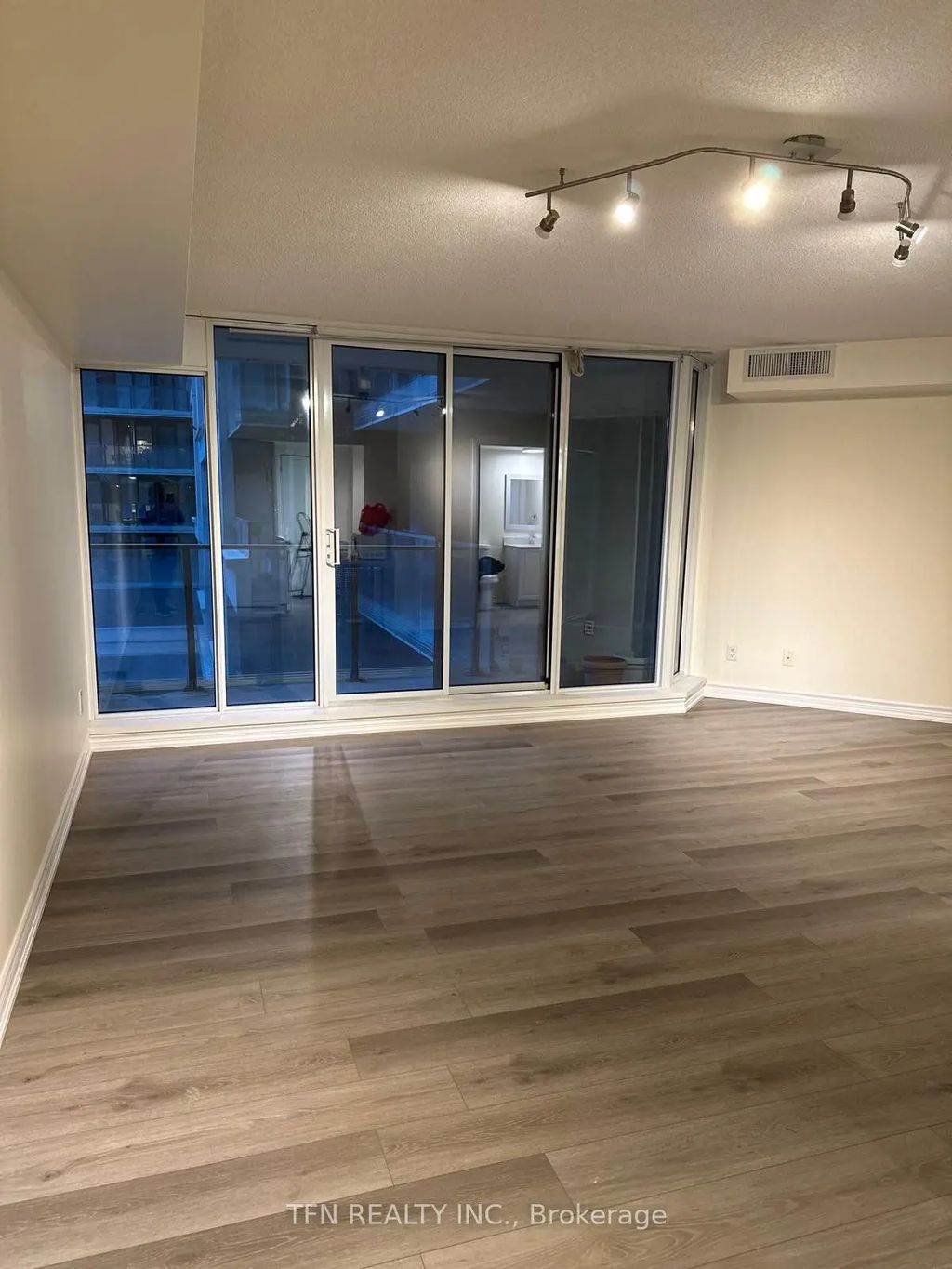 111 Elizabeth Street, Toronto C01