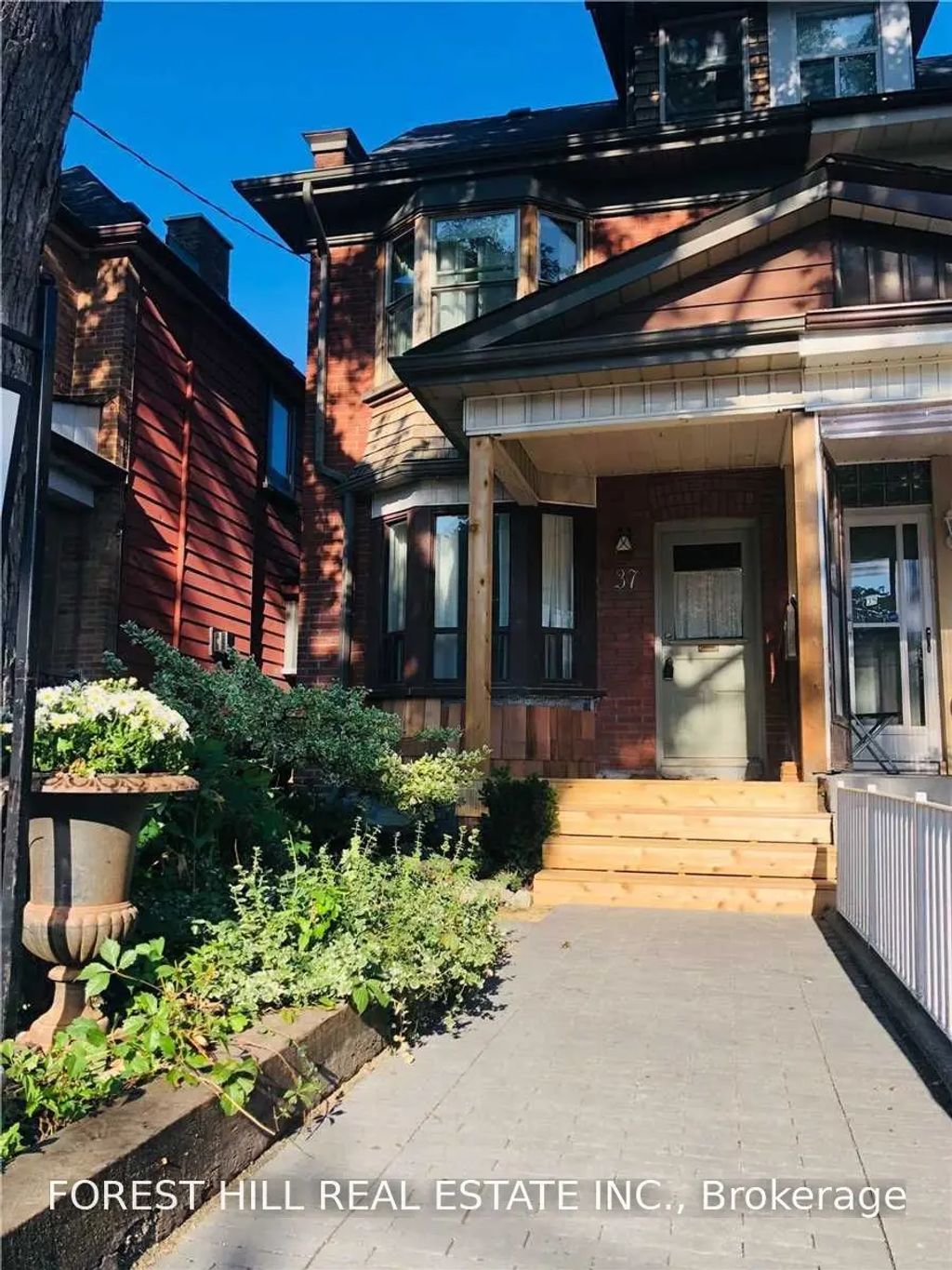 37 Hendrick Avenue, Toronto C02