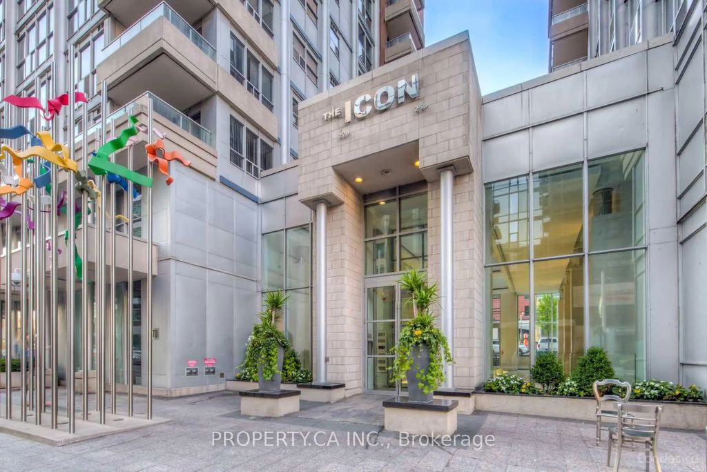 270 Wellington Street W 522, Toronto C01