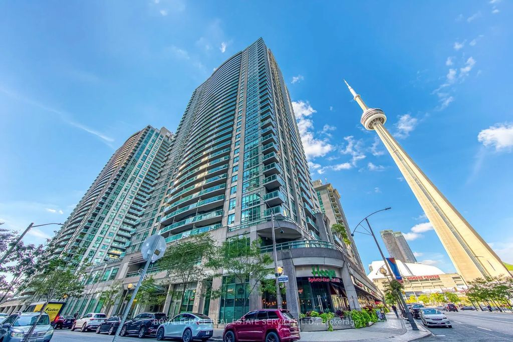 30 Grand Trunk Crescent 2012, Toronto C01
