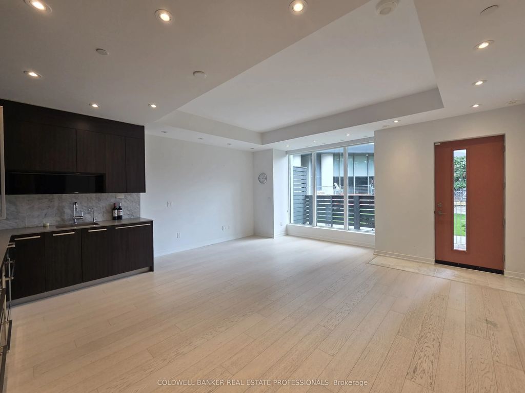113 Mcmahon Drive Th06, Toronto C15
