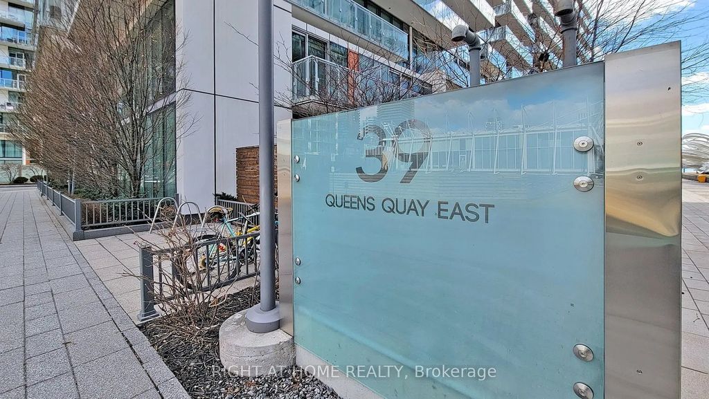 39 Queens Quay E 920, Toronto C08