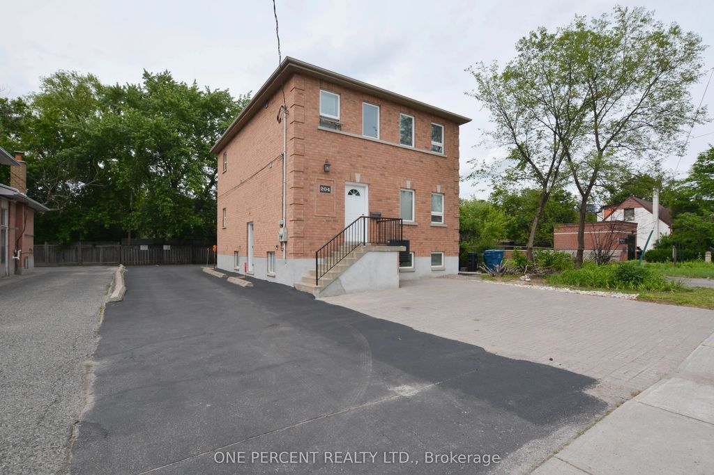 204 Sheppard Avenue W, Toronto C07