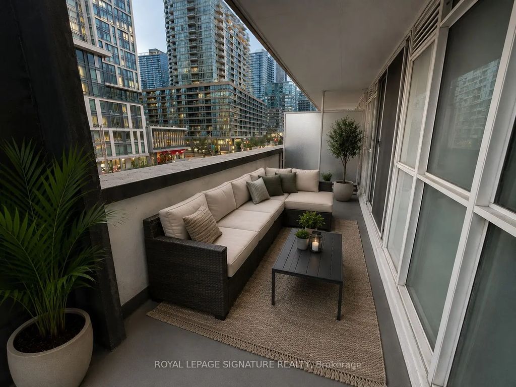85 Queens Wharf Road 310, Toronto C01