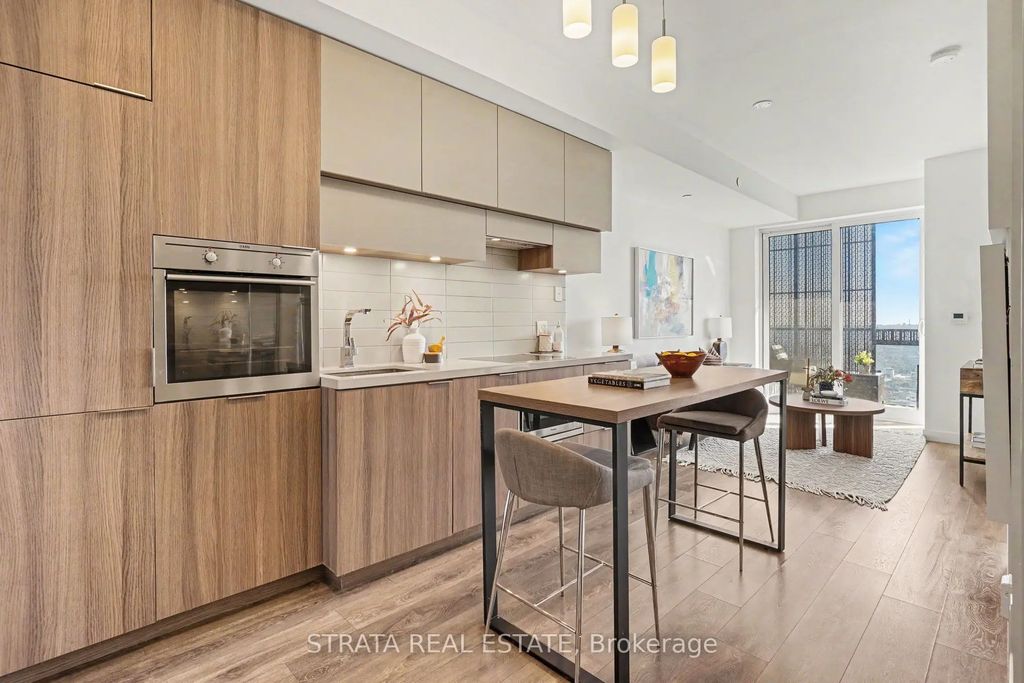 8 Eglinton Avenue E 4610, Toronto C10