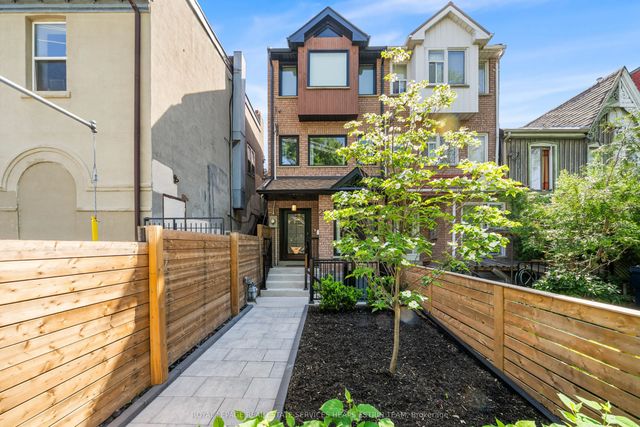 247a Lippincott Street, Toronto C01