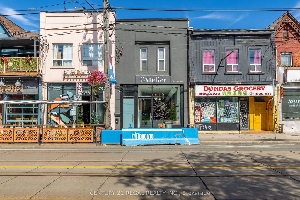 790 Dundas Street, Toronto C01