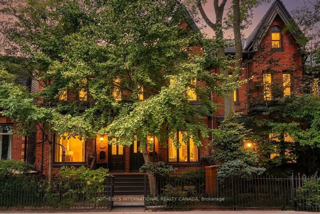 140 Spruce Street, Toronto C08