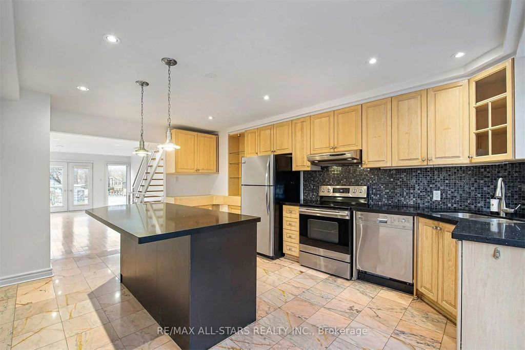 110 Belmont Street, Toronto C02