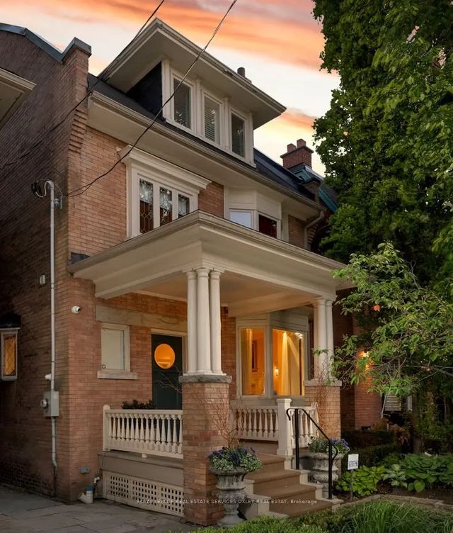 107 Roxborough Street W, Toronto C02