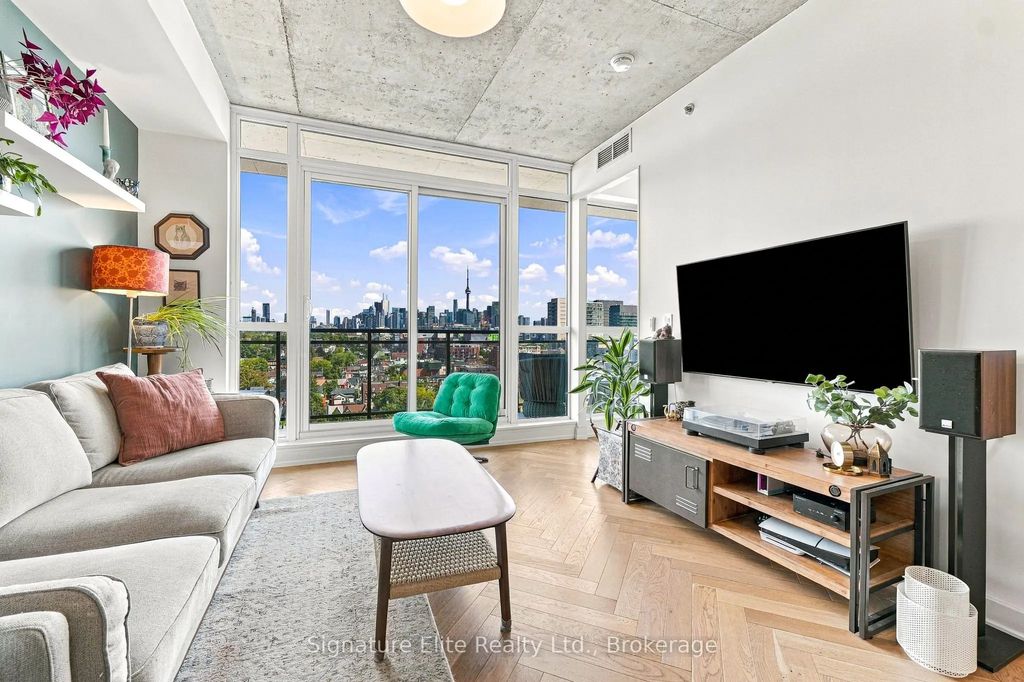 20 Minowan Miikan Lane 1303, Toronto C01