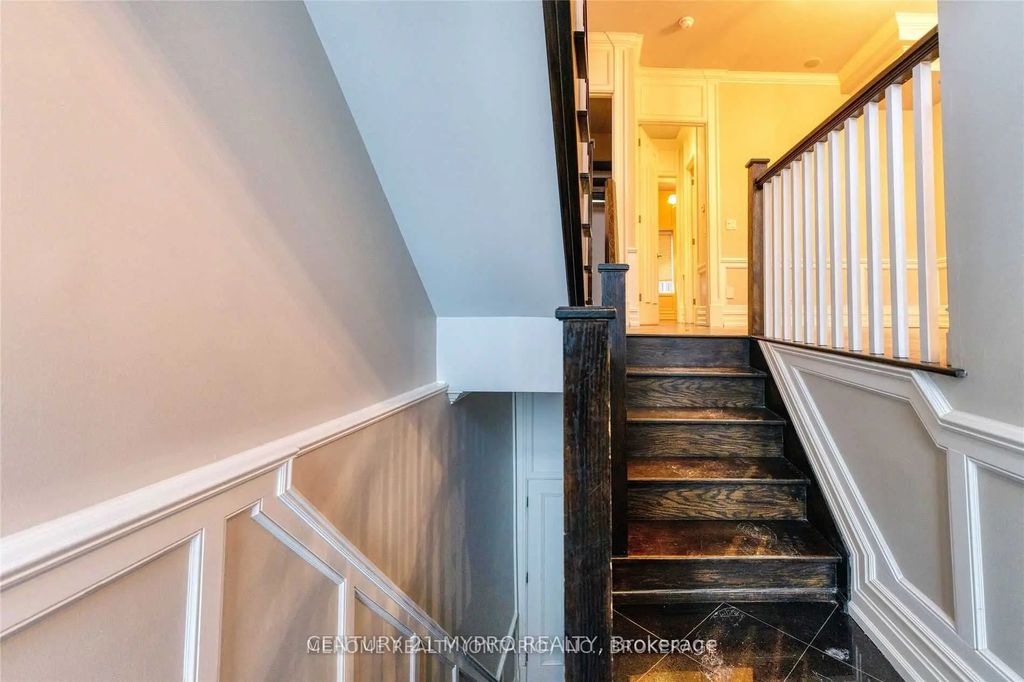 280 Spadina Road, Toronto C02