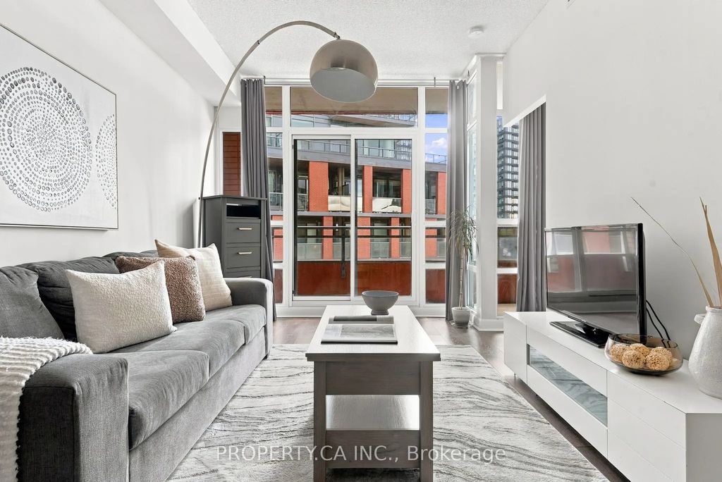 15 Bruyeres Mews 503, Toronto C01