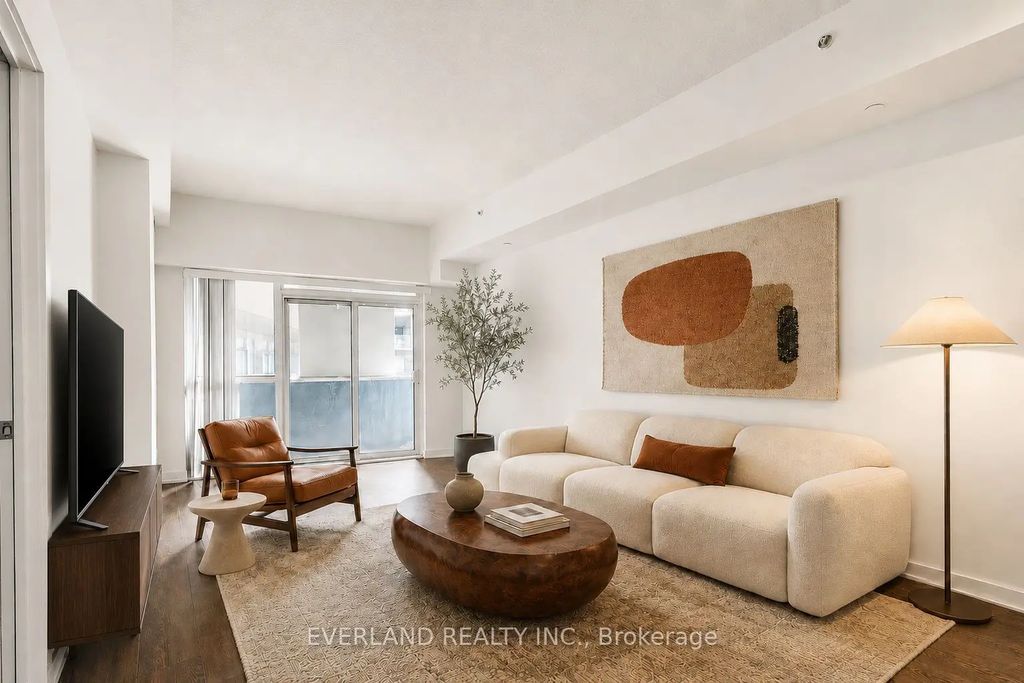 20 Bruyeres Mews 201, Toronto C01