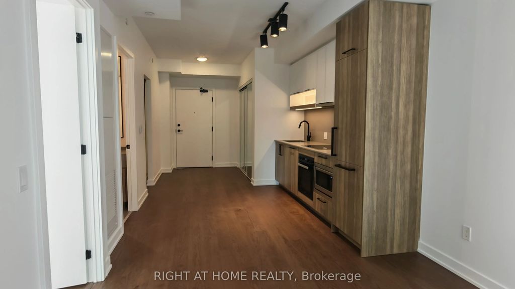 91 Montclair Avenue 1205, Toronto C03