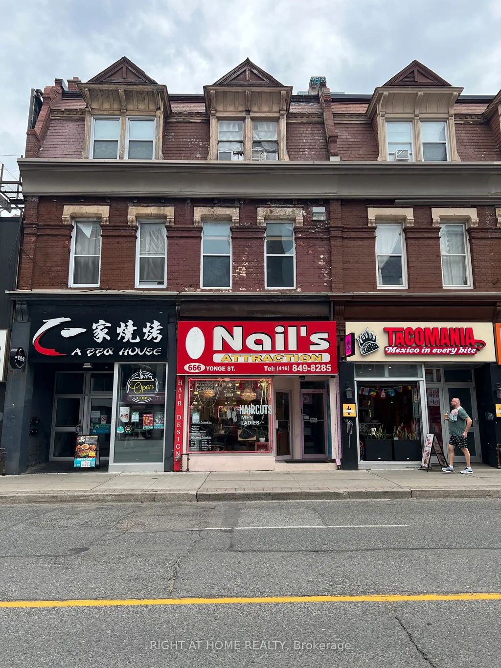666 Yonge Street, Toronto C01