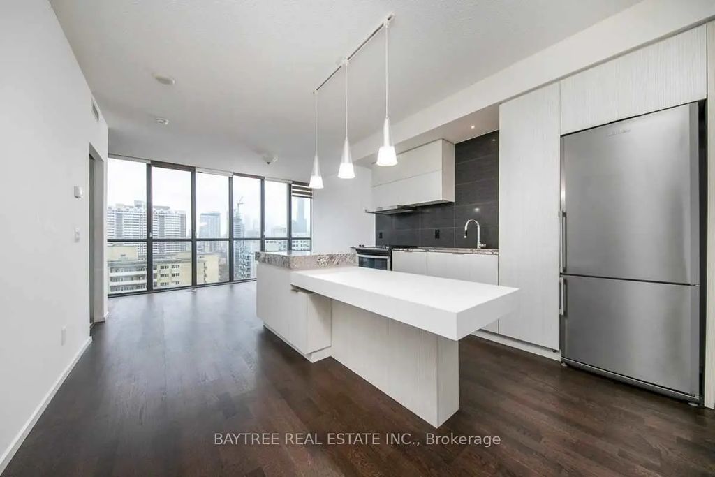101 Charles Street E 2003, Toronto C08