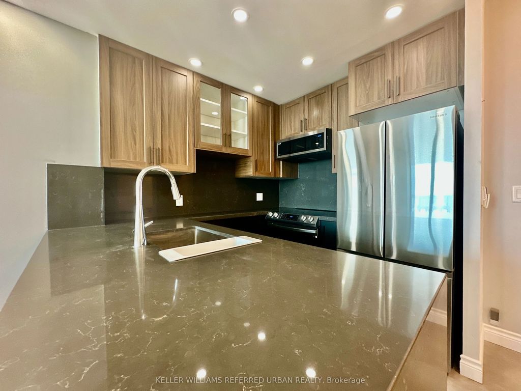 8 Park Road Ph 3705, Toronto C09
